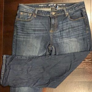 APT.9 Straight Crop Blue Jeans